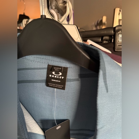 Oakley NEW WITH TAGS Men’s Tempo Print Button Down Shirt Size Medium - Picture 6 of 17